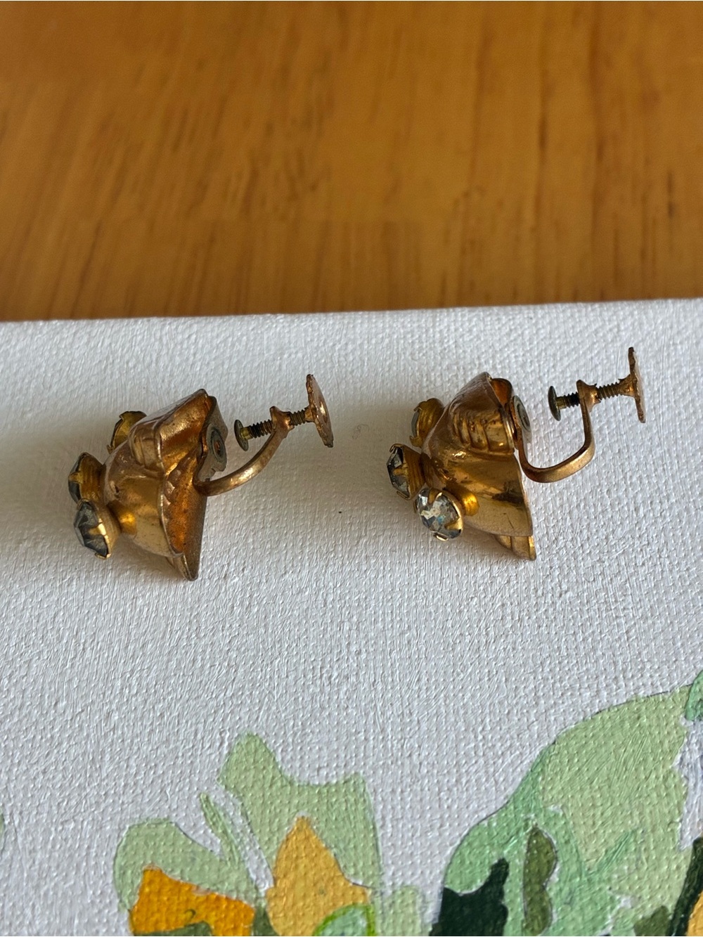 Vintage screw-back earrings. - Picture 3 of 5